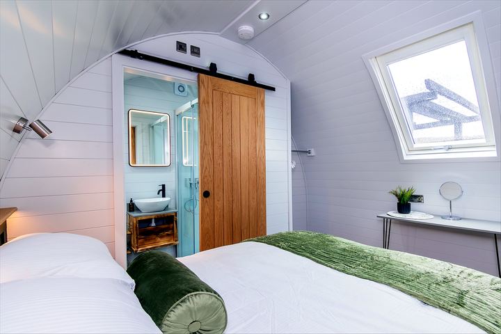 Pod bedroom with en-suite