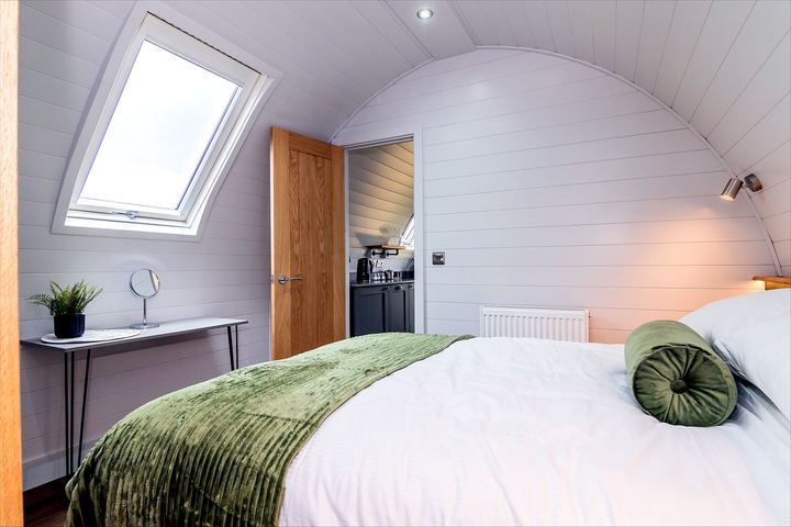 Pod bedroom with skylight